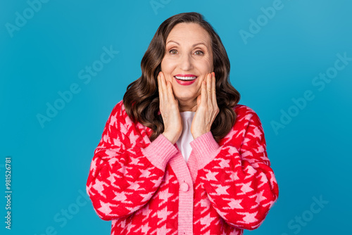 Photo portrait of nice pensioner female amazed face reaction wear trendy pink print outfit isolated on blue color background