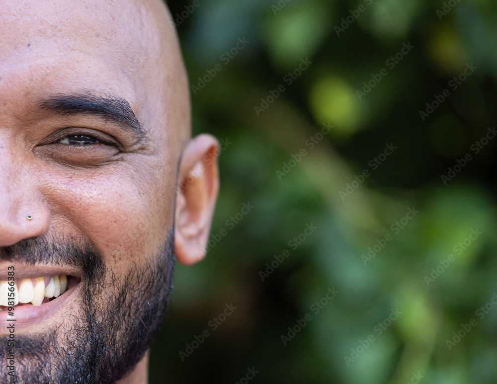 © Wavebreak Media - Smiling man with beard enjoying outdoor lifestyle, close-up of face, copy space © Wavebreak Media - Smiling man with beard enjoying outdoor lifestyle, close-up of face, copy space