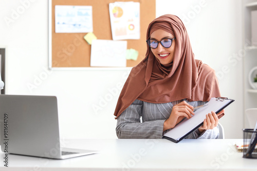 Young Muslim businesswoman ...