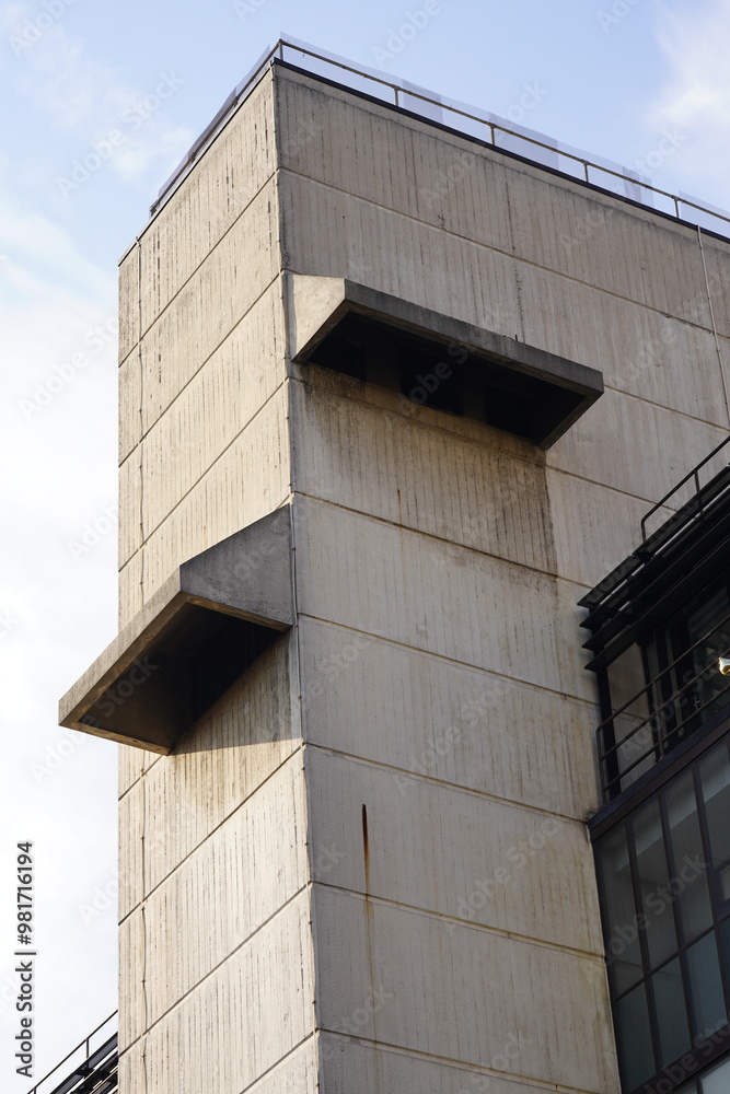 Obraz premium Brutalist architecture Exterior; University of Westminster Cavendish building, Cavendish Campus, Fitzrovia, New Cavendish Street, central London, England UK
