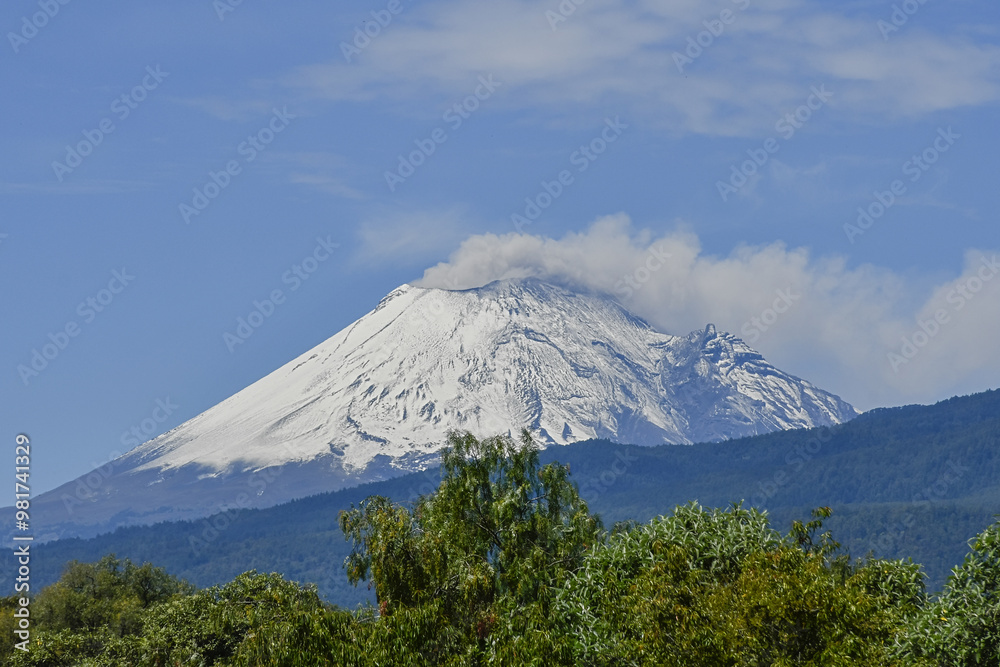 Fototapeta premium Popocatépetl con fumarola