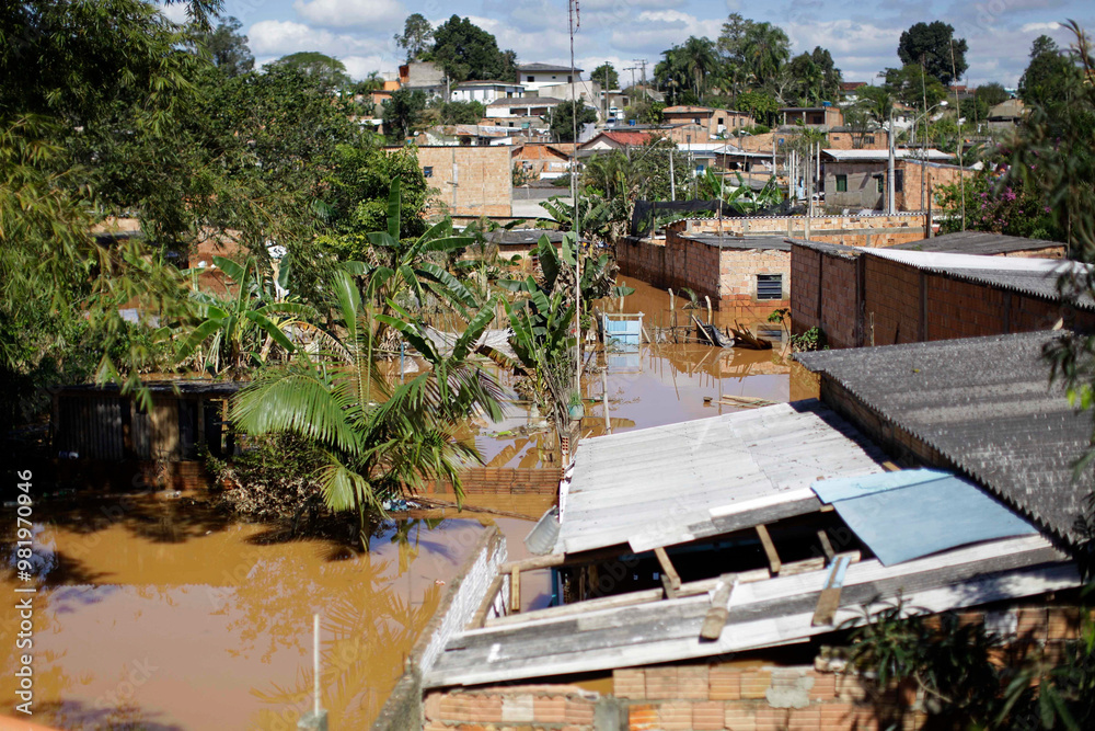 Φωτογραφία Houses are seen submerged in water during a big flood in Registro city, Ribeira valley, south of Sao Paulo state, Brazil, after heavy rains hit the region