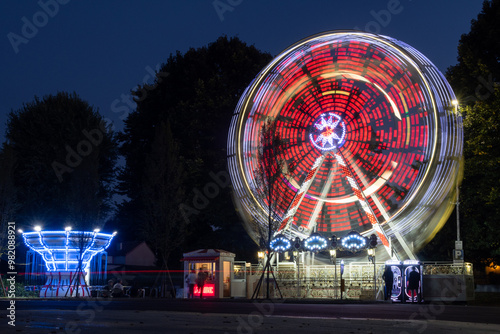 Obraz na płótnie Pavia Ferris wheel fun hamlet village country people w salonie