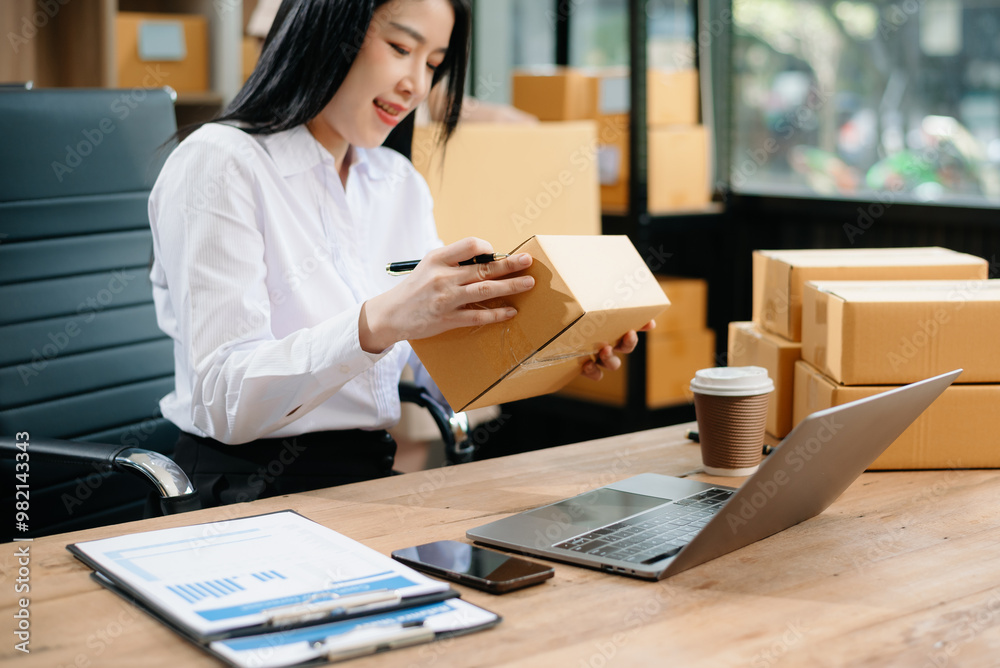 Starting small businesses SME owners, two check online orders Selling products working Starting small businesses SME owners, two check online orders Selling products working