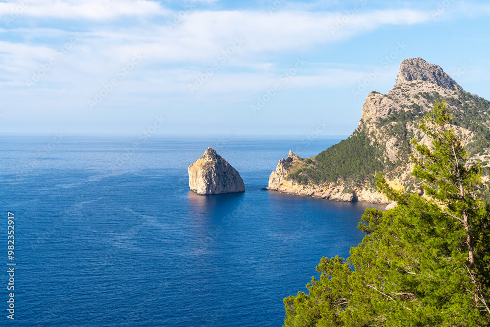 Ausblick auf Insel Es Colomer am Cap Formentor auf Mallorca Spanien Ausblick auf Insel Es Colomer am Cap Formentor auf Mallorca Spanien