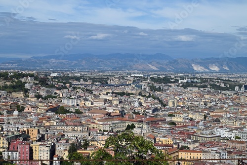 Vue générale de Naples des hauteurs de la ville