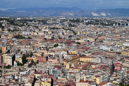 Vue générale de Naples des hauteurs de la ville