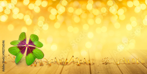 Silvestermotiv mit Kleeblatt und Bokeh-Effekt