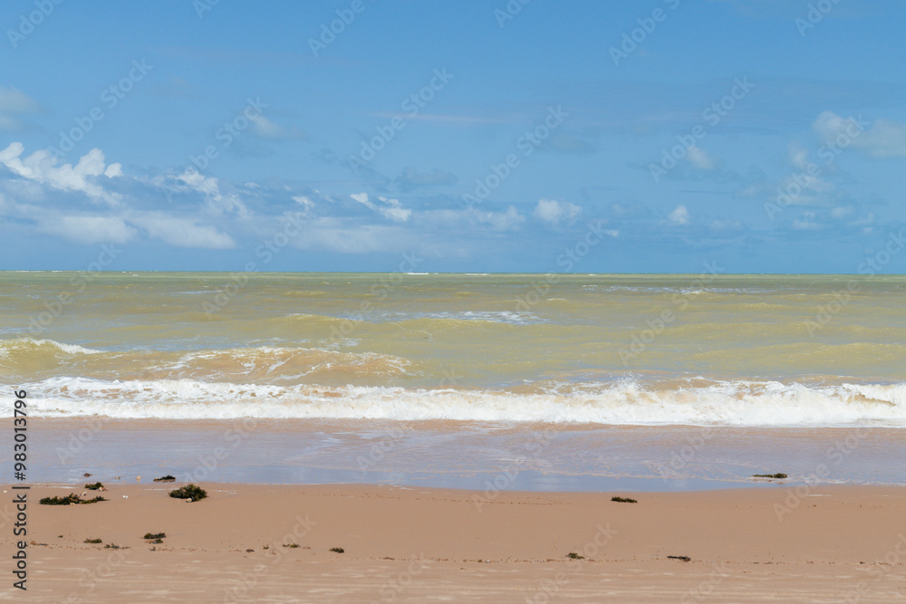 MAR COM ONDAS E UMA AREIO LINDA E LIMPA (BEAUTIFUL SEA WITH BUILDING AND LOTS OF BLUE AND WAVES) MAR COM ONDAS E UMA AREIO LINDA E LIMPA (BEAUTIFUL SEA WITH BUILDING AND LOTS OF BLUE AND WAVES)