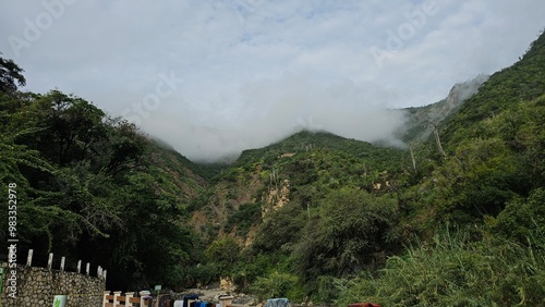 Grutas Tolantongo Cerro Montaña Neblina LLuvia Hermoso photo