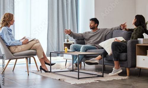 Foto Counseling, divorce or psychology with couple and therapist in office for conflict resolution