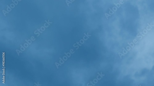 太陽と流れる雲 タイムラプス