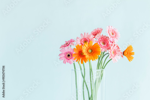 Fotografi 花瓶に入ったガーベラ