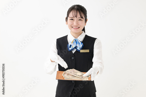 現金を差し出す女性 photo