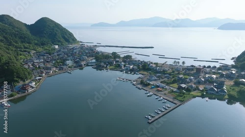 湖と海が見える空撮　田舎の景色　三方五湖の風景　若狭湾　福井県美浜町の久々子湖　ドローン撮影　その2