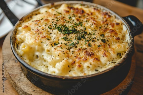 Close-up of a Creamy Mac and Cheese Dish Topped with Parsley