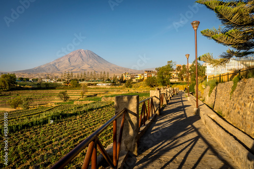 Volcan Misti en campiña de Arequipa