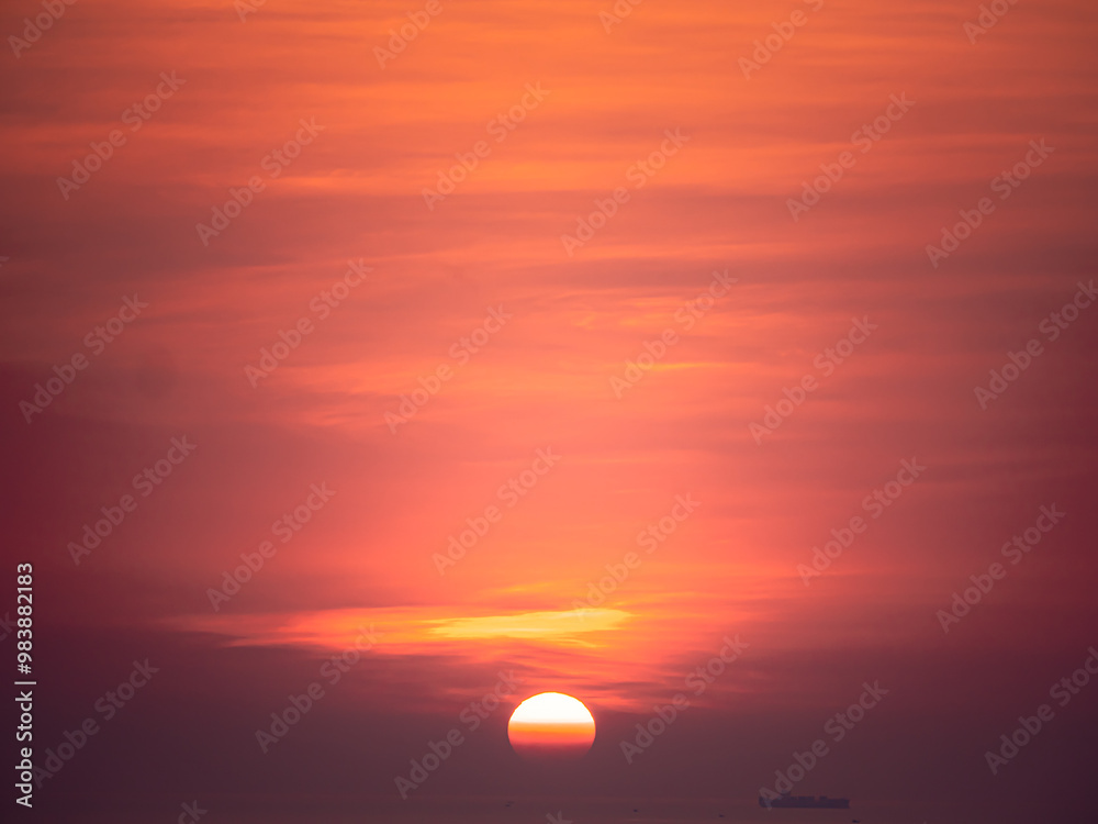 Beautiful Sunset Over Calm Ocean Horizon Beautiful Sunset Over Calm Ocean Horizon
