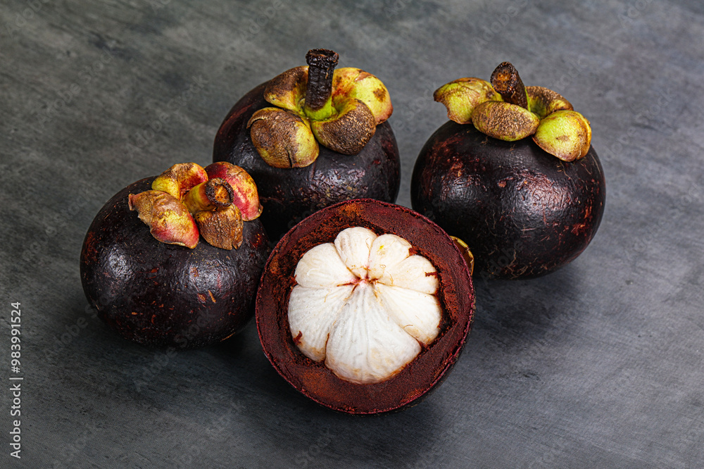 Fototapeta premium Sweet ripe juicy tropical Mangosteen