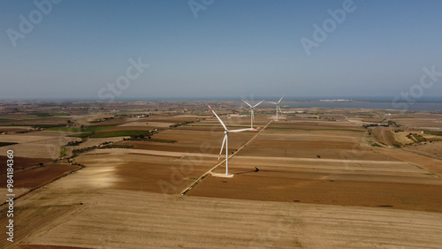 Quadro su tela Pala eolica nei campi