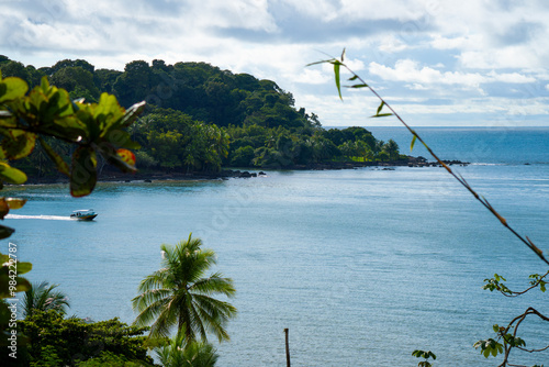 Vista panorámica de la Bahía Drake en Costa Rica con selva tropical y agua cristalina photo