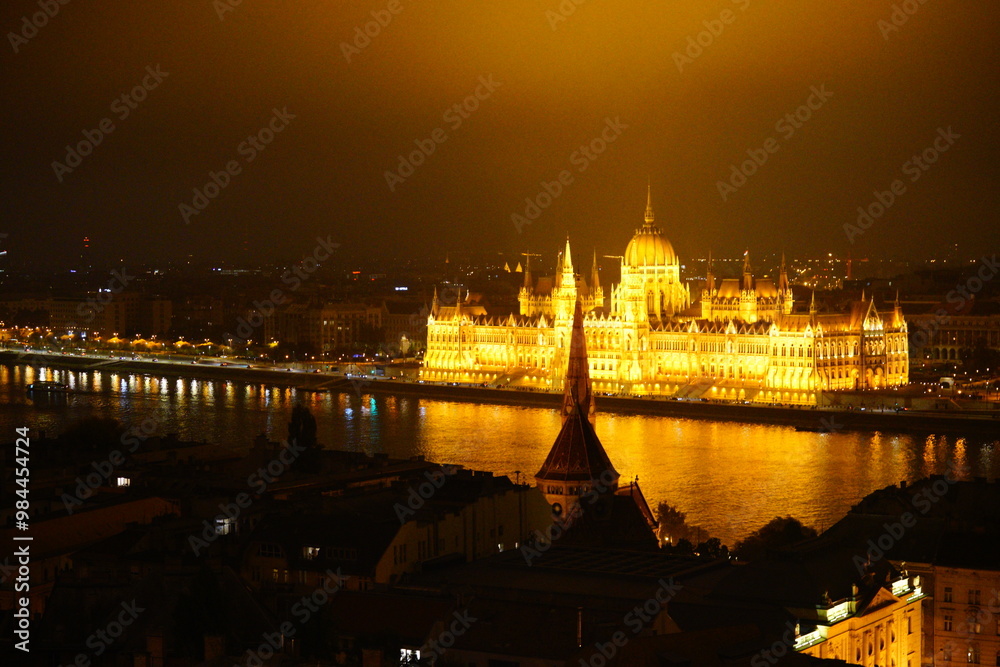 Obraz premium Hungarian parliament building, parliament of Budapest, Budapest, Europe, EU, a notable landmark of Hungary, popular tourist destination in Budapest.Gothic Revival, baroque, renaissance. 