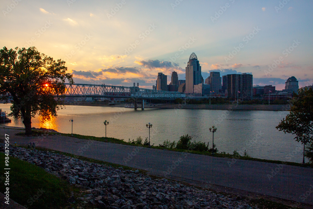 Fototapeta premium Cincinnati Skyline at Sunset