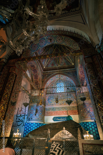Obraz na płótnie The ornate interior of a mosque in Konya, Turkey, featuring intricate tilework, calligraphy, and a domed ceiling. w salonie