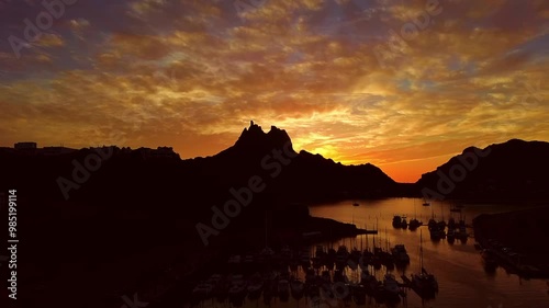 El atardecer en el horizonte del cerro tetakawi San CARLOS sonora photo