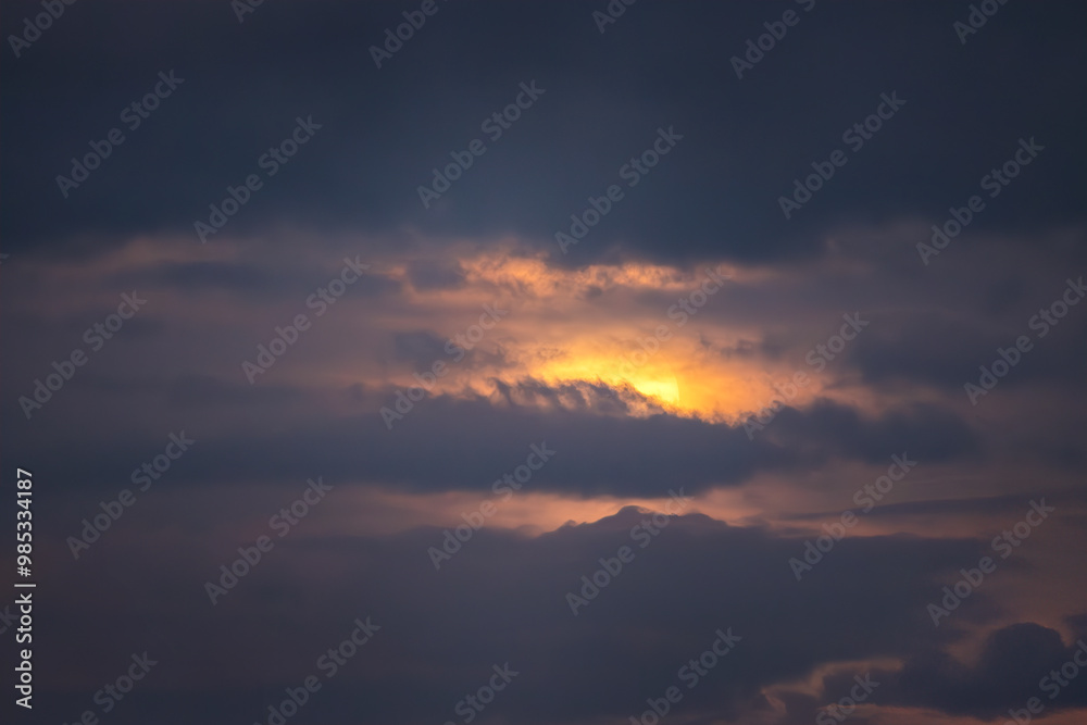 Obraz premium Super Harvest Moon behind clouds at Alligator Lake, Lake City, Florida