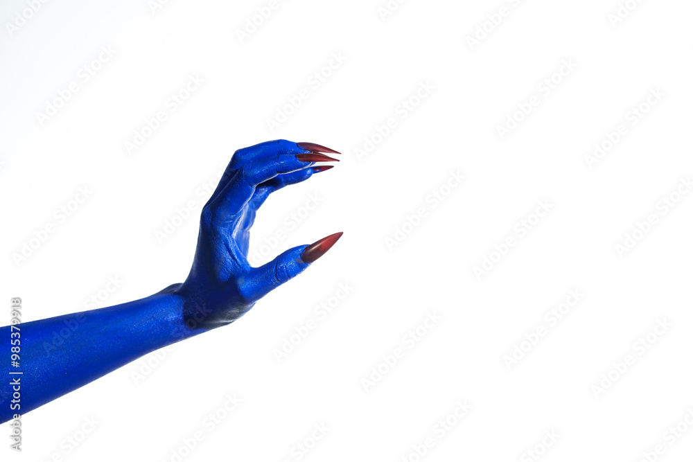 Obraz premium A witch's blue hand with sharp red nails on a white background. It exudes a demonic, monstrous vibe, blending vampire, alien, and ghostly features, creating a perfect Halloween horror image.