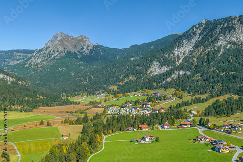 Ausblick auf Grän und den Aggenstein im Tannheimer Tal in Tirol an einem wolkenlosen Oktobertag photo