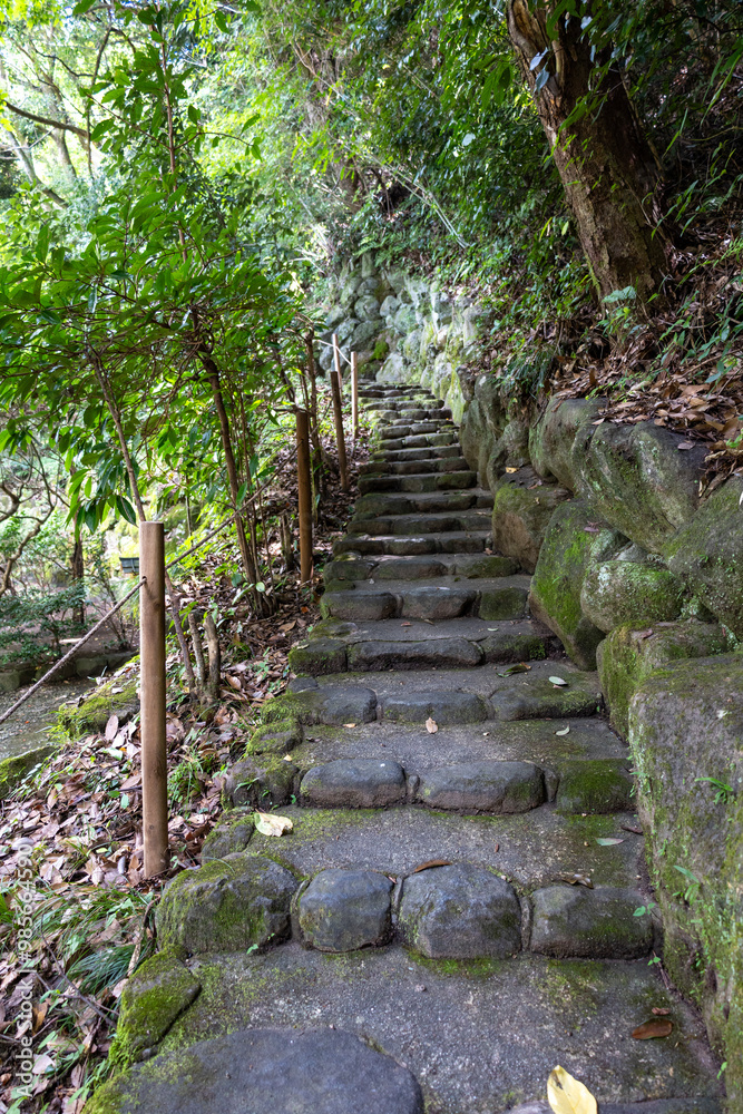 石切劔箭神社 上之社／石切の御滝に向かう石階段（2024年9月撮影）