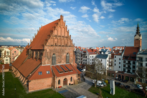 Obraz na płótnie Aerial View of Elbląg Old Town with Gothic Church Tower and Historic Architecture, Poland w salonie