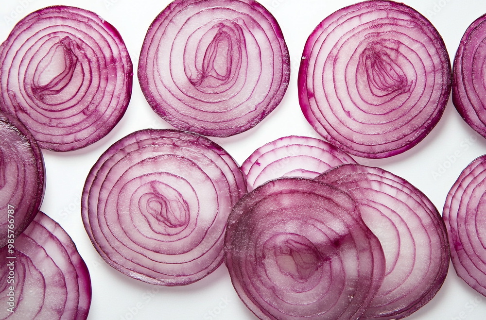 Obraz premium Close-up of sliced red onion highlighting the vibrant pink and purple hues