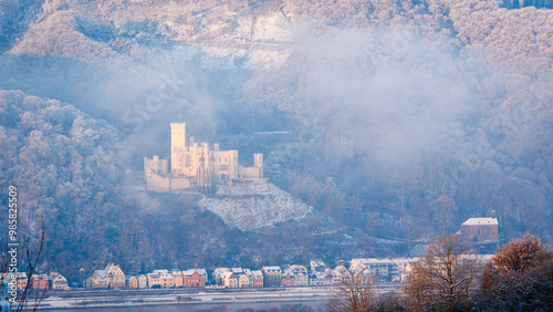 Winteraufnahme von Schloss Stolzenfels in Koblenz am Rhein, Rheinland-Pfalz, Deutschland, Europa.