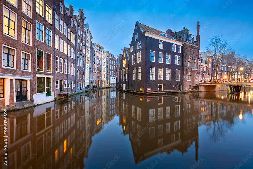 Obraz premium Amsterdamn, Netherlands With Canals and Reflections