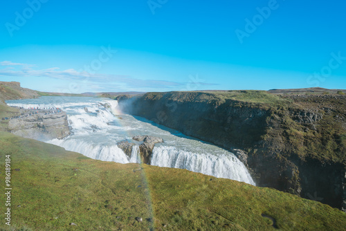 アイスランドのGullfossの滝の美しい滝と虹