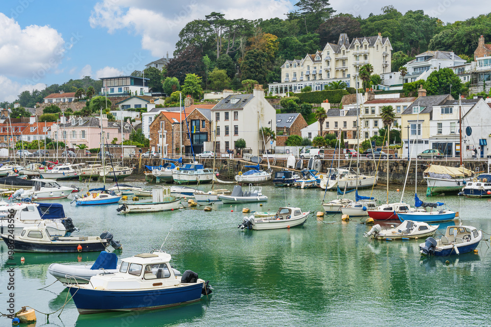 Obraz premium St Aubin harbour on the island of Jersey