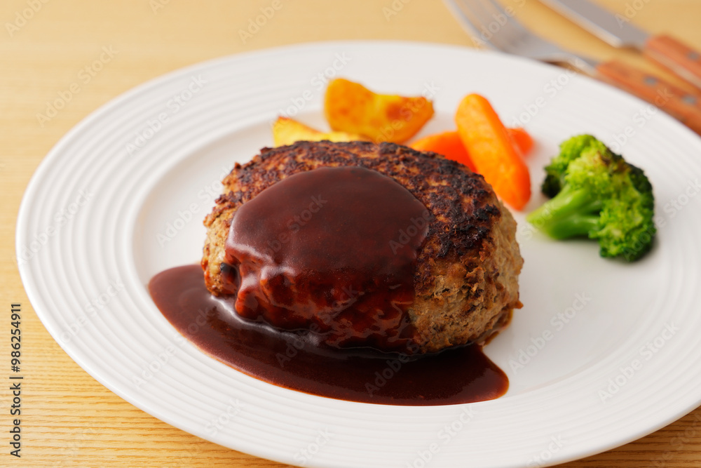 デミグラスソースのハンバーグステーキ Hamburger Steak with Japanese Demi-glace Sauce デミグラスソースのハンバーグステーキ Hamburger Steak with Japanese Demi-glace Sauce