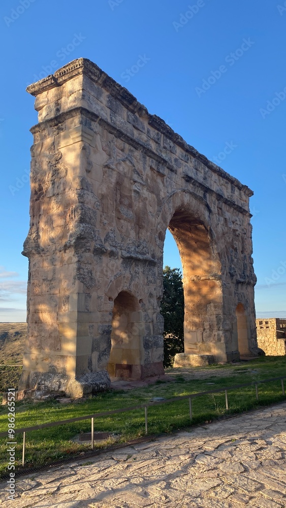 Fototapeta premium The Roman Arch of Medinaceli: A Majestic Triumphal Monument in Castile and León, Spain