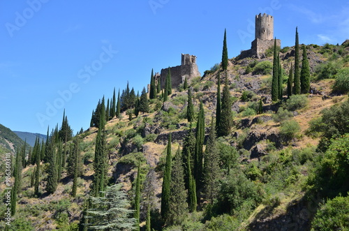 RUINES DES CHÂTEAUX CATHARES DE LASTOURS XII-XIII éme SIÈCLE photo