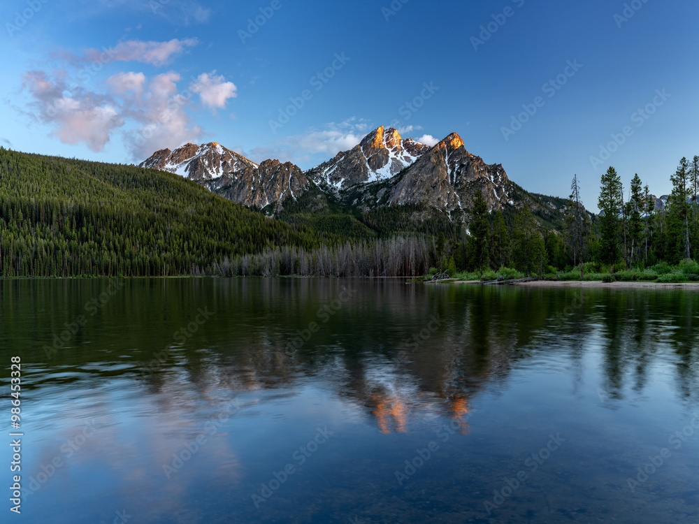 Obraz premium Stanley Lake Idaho sunset reflection