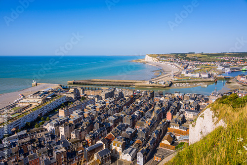 Vue sur la station balnéaire de Le Tréport depuis le belvédère du funiculaire