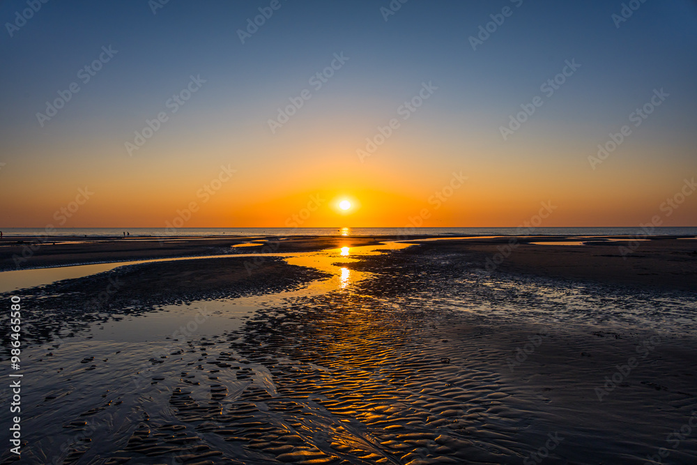 Coucher de soleil sur l'océan à Cayeux-sur-Mer Coucher de soleil sur l'océan à Cayeux-sur-Mer