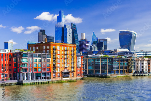Obraz na płótnie London, United Kingdom. Skyline view of the famous City, Thames River - England w salonie