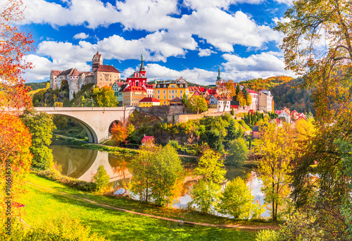 Obraz na płótnie Loket, Czech Republic. Charming town, Ohre River in the near of Karlovy Vary, Bohemia, autumn colors. w salonie