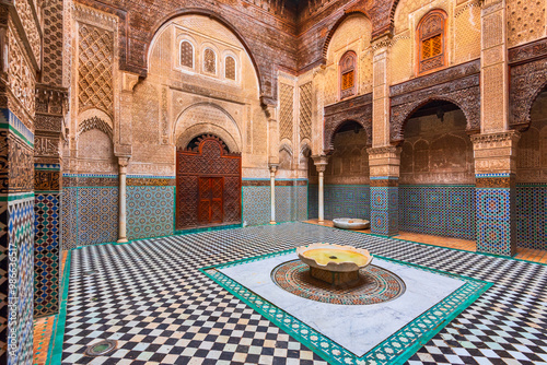 Obraz na płótnie Fes, Morocco. The courtyard of Marinid Al-Attarine Madrasa of the perfumers, built in 14h Century in Fez medina. w salonie