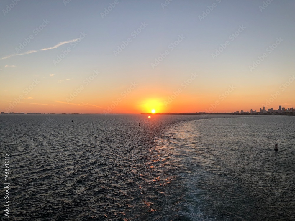 Obraz premium sunset over the sea