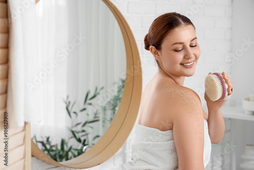 Beautiful plus size woman w...